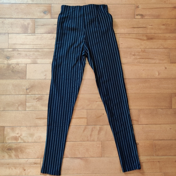Pinstripe Leggings - Picture 3 of 4